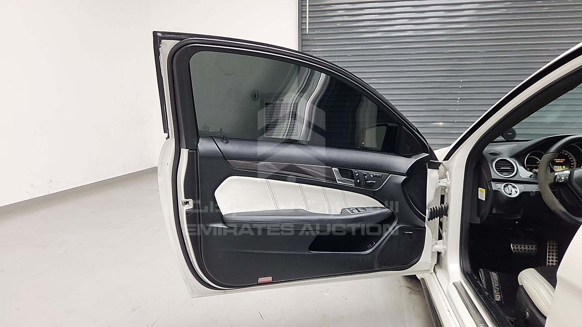 2012 MERCEDES C 63 AMG VIN: WDDGJ7HB0CF833170