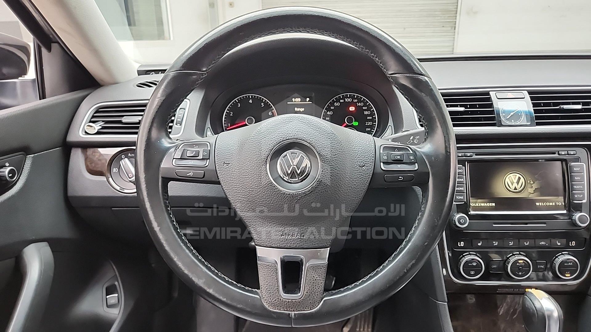 2015 VOLKSWAGEN PASSAT VIN: WVWCR7A38FC001182