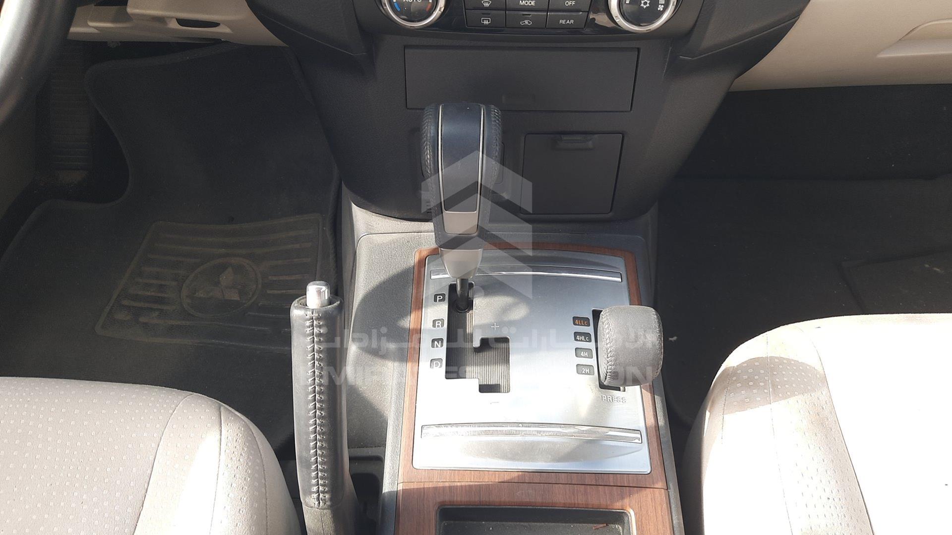 2007 MITSUBISHI PAJERO VIN: JMYLRV93W7J716274