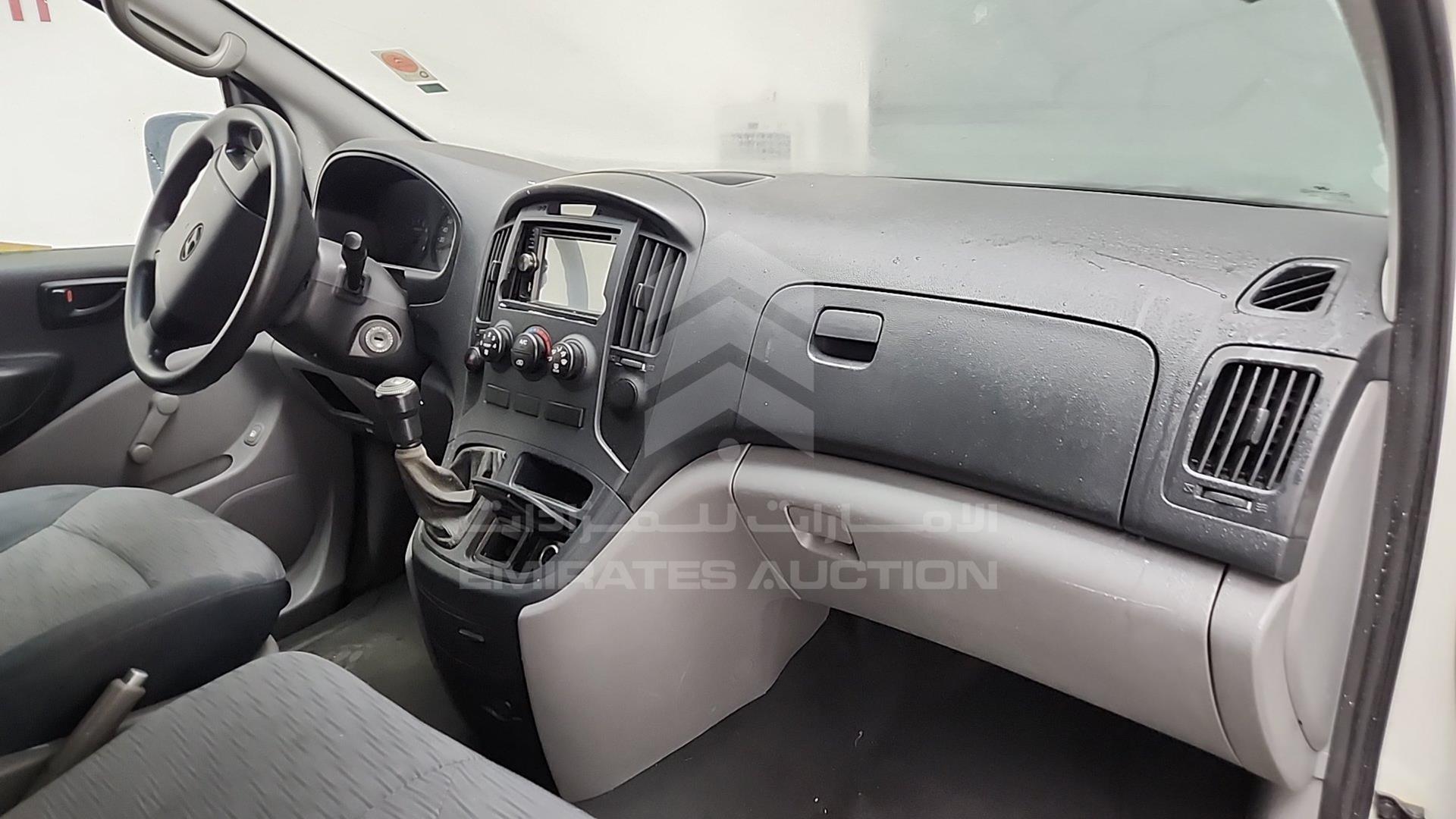 2012 HYUNDAI H1 VIN: KMHWG81R8CU364919