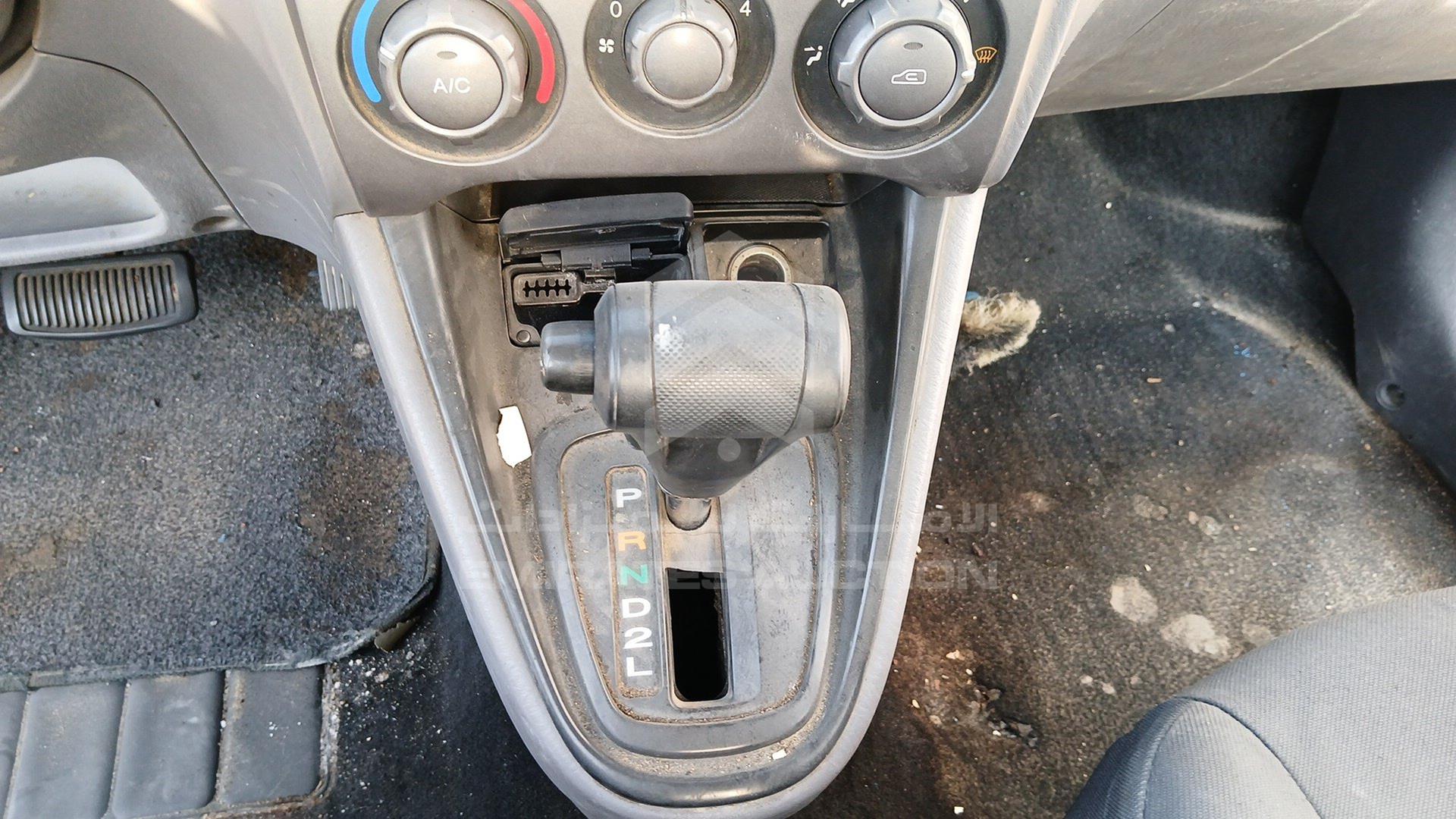 2005 HYUNDAI MATRIX VIN: KMHPM81C55U197382