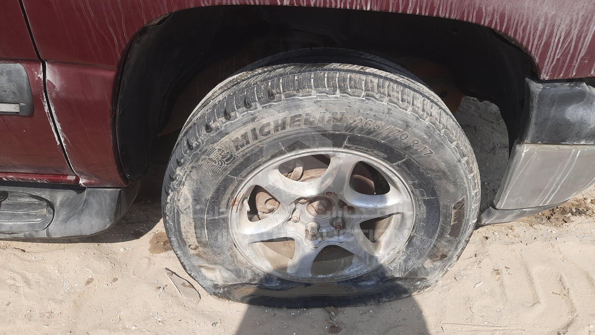 2002 CHEVROLET TAHOE VIN: 1GNEK13Z52R130636