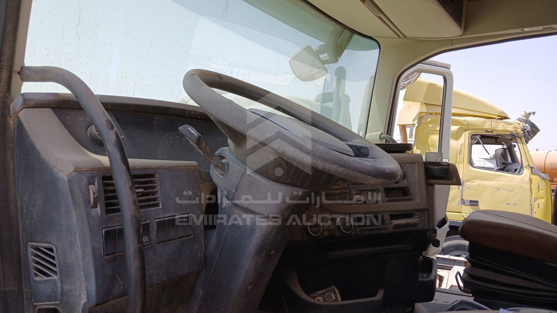 2018 VOLVO 460 VIN: YV2RG20D5JA821694