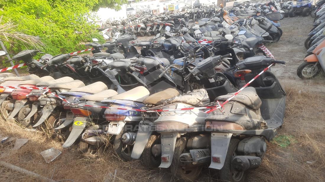 21 Scooters - Scrap without document — Rear View — Photo 15