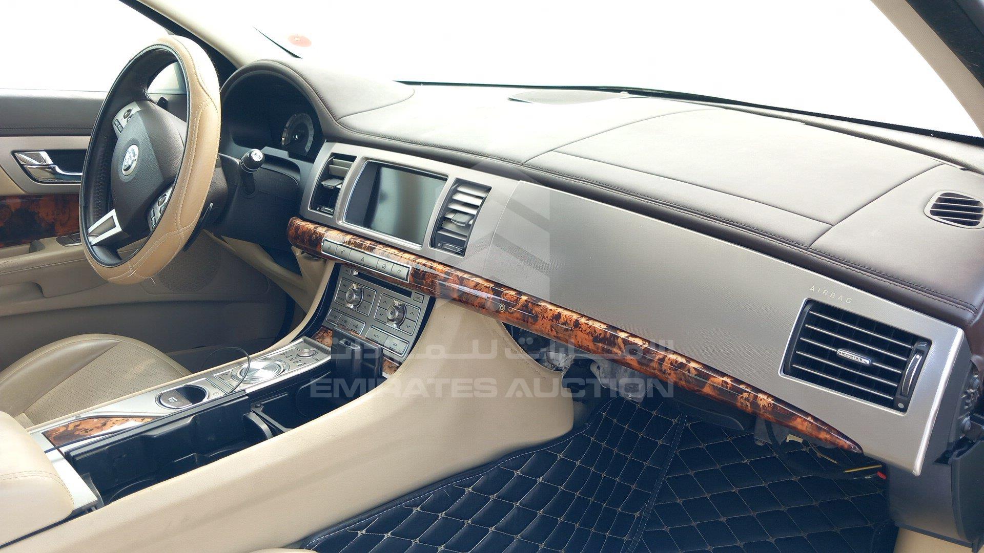 SAJAA06F09HR26198 - 2009 Jaguar XF - #429401