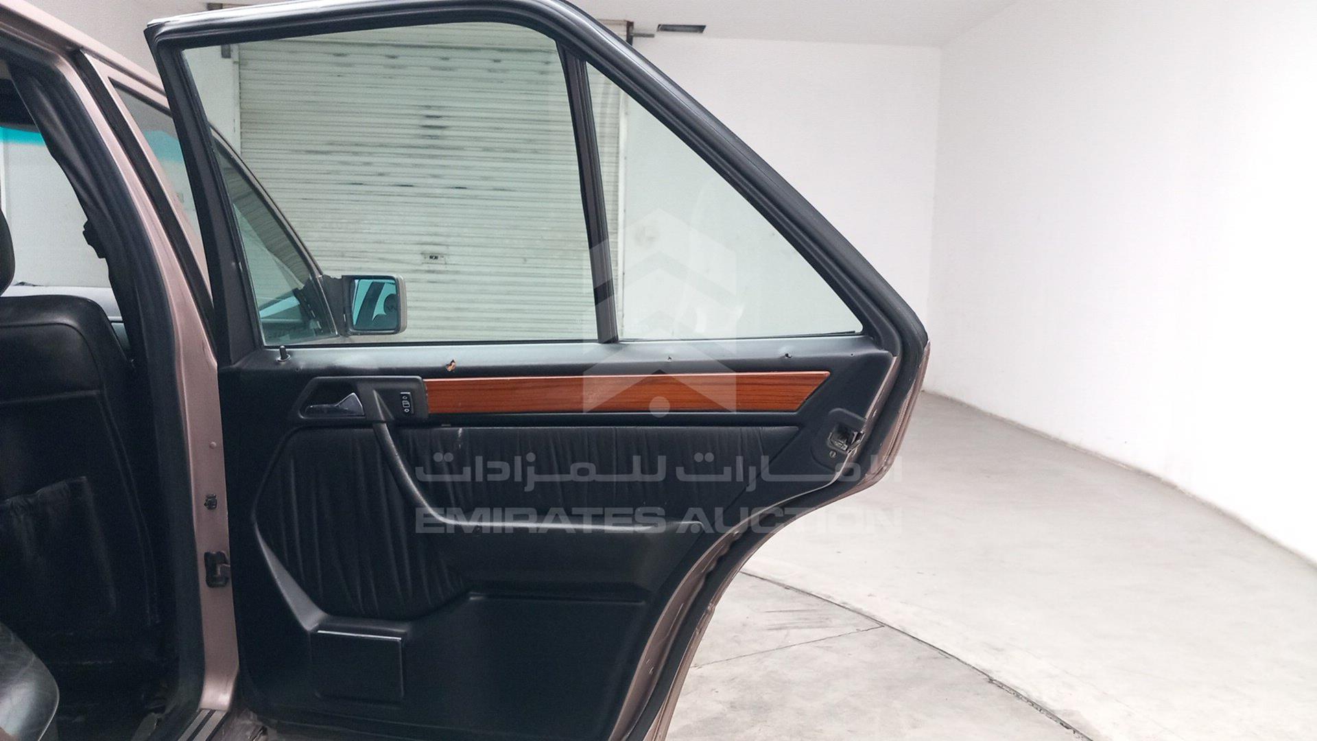 1993 MERCEDES E320 VIN: WDB1240321B880273
