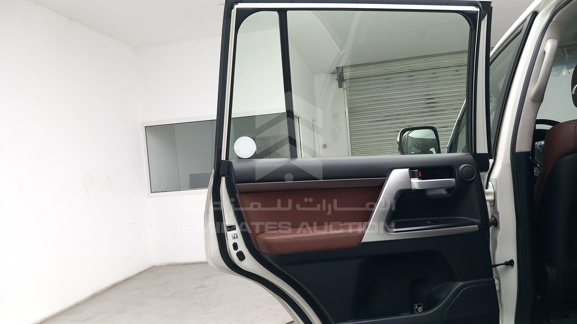 2017 TOYOTA LAND CRUISER VIN: JTMHY05J3H4054037