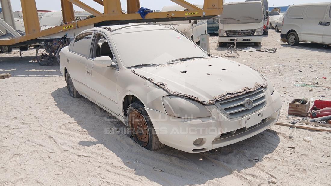 2005 Nissan Altima — Front Right Angle — Photo 9