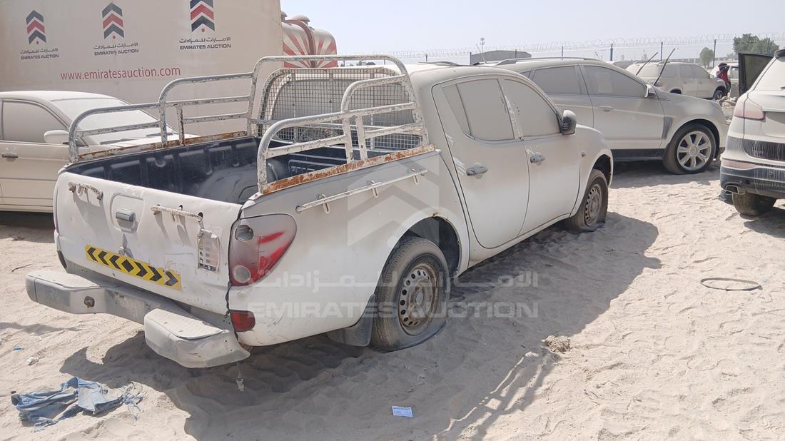 ميتسوبيشي L 200 2008 — الزاوية الخلفية اليمنى — صورة 8