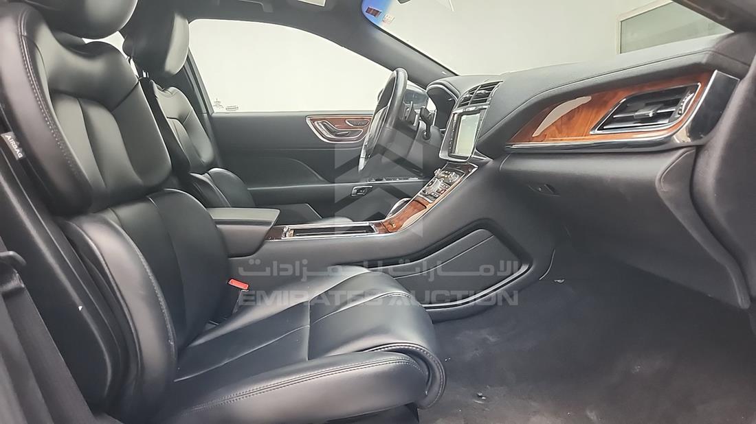 لينكولن Continental 2020 — زاوية الراكب الأمامي للمقعد — صورة 29
