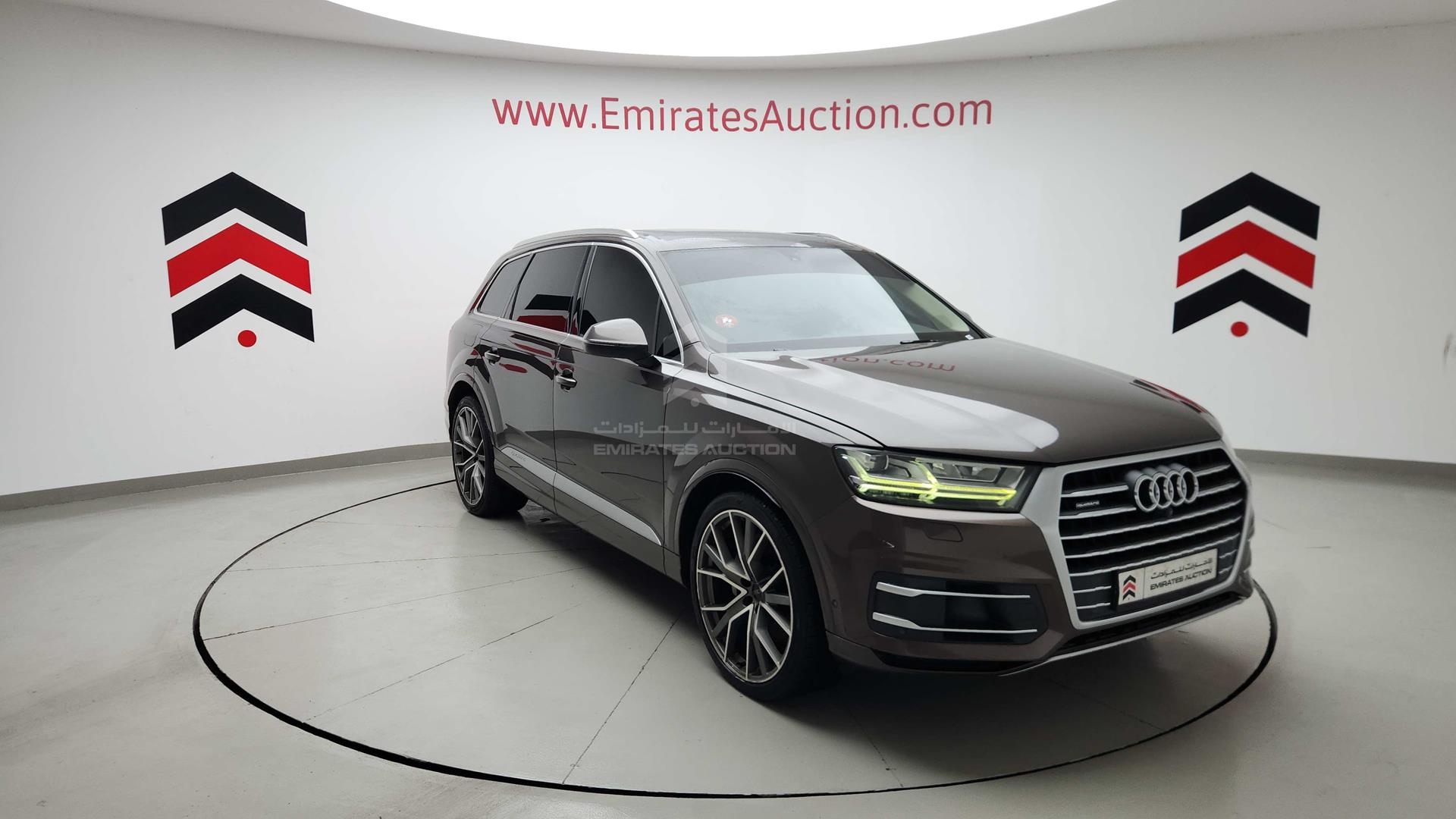 2018 AUDI Q7 VIN: WA1ZZZF72JD004402