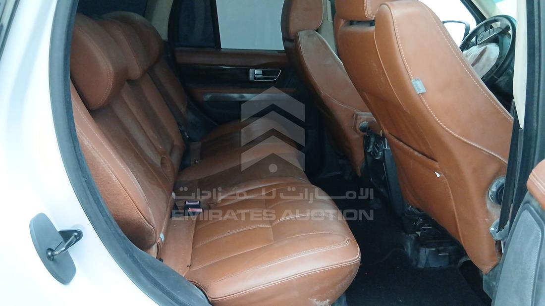 رنج روفر سبورت 2012 — زاوية الراكب الخلفي اليمنى — صورة 21