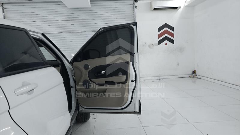 SALVA2BG4FH967657 Auction: EmiratesAuction Lot: 405169 SALVA2BG4FH967657 Range Rover Evoque 2015 WHITE Photo 25