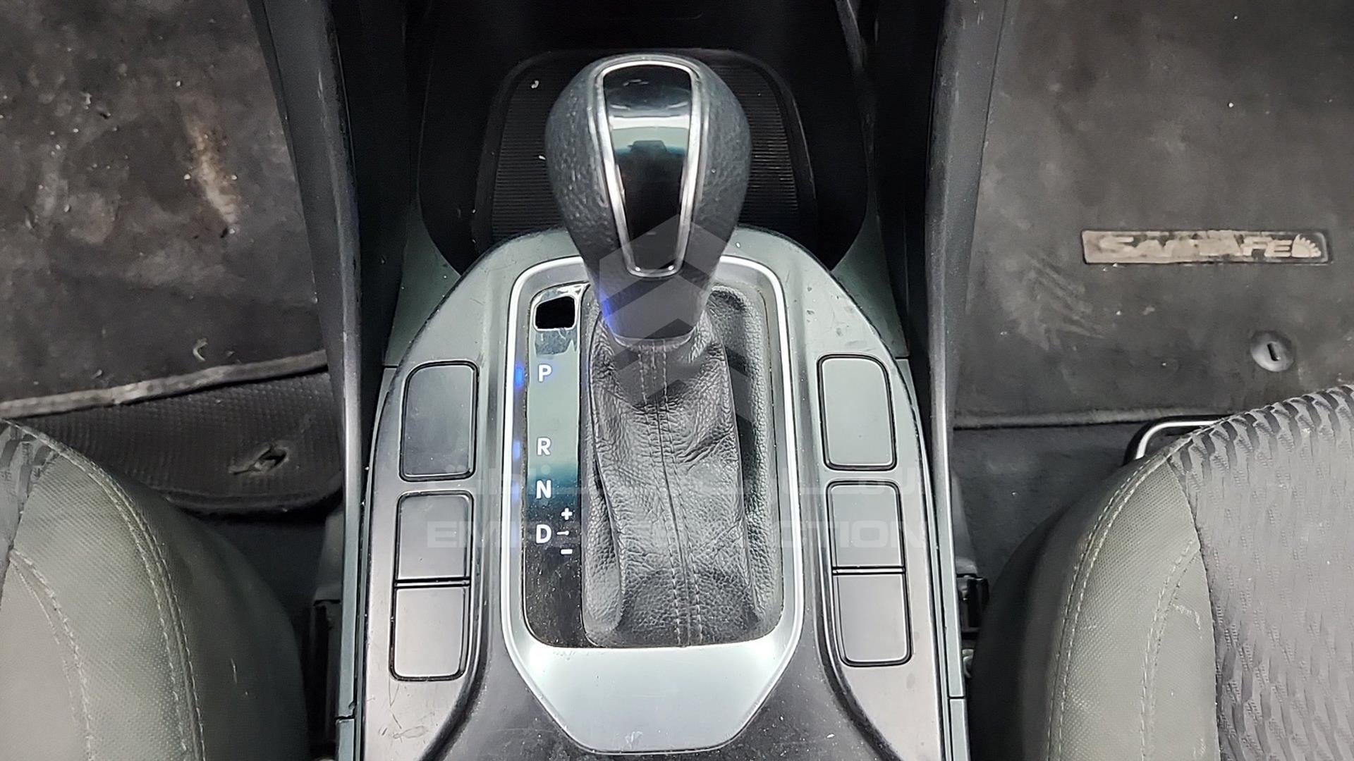 2017 HYUNDAI SANTA FE VIN: KMHST81CXHU647299