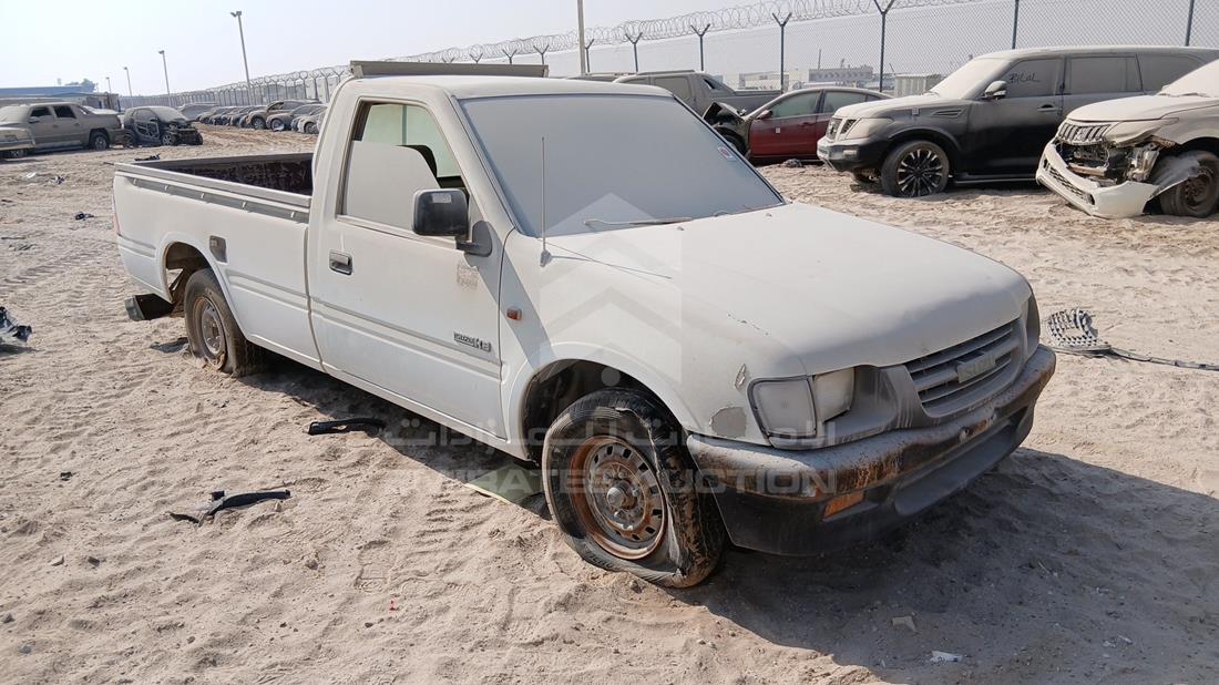 2000 Isuzu KB — Front Right Angle — Photo 9