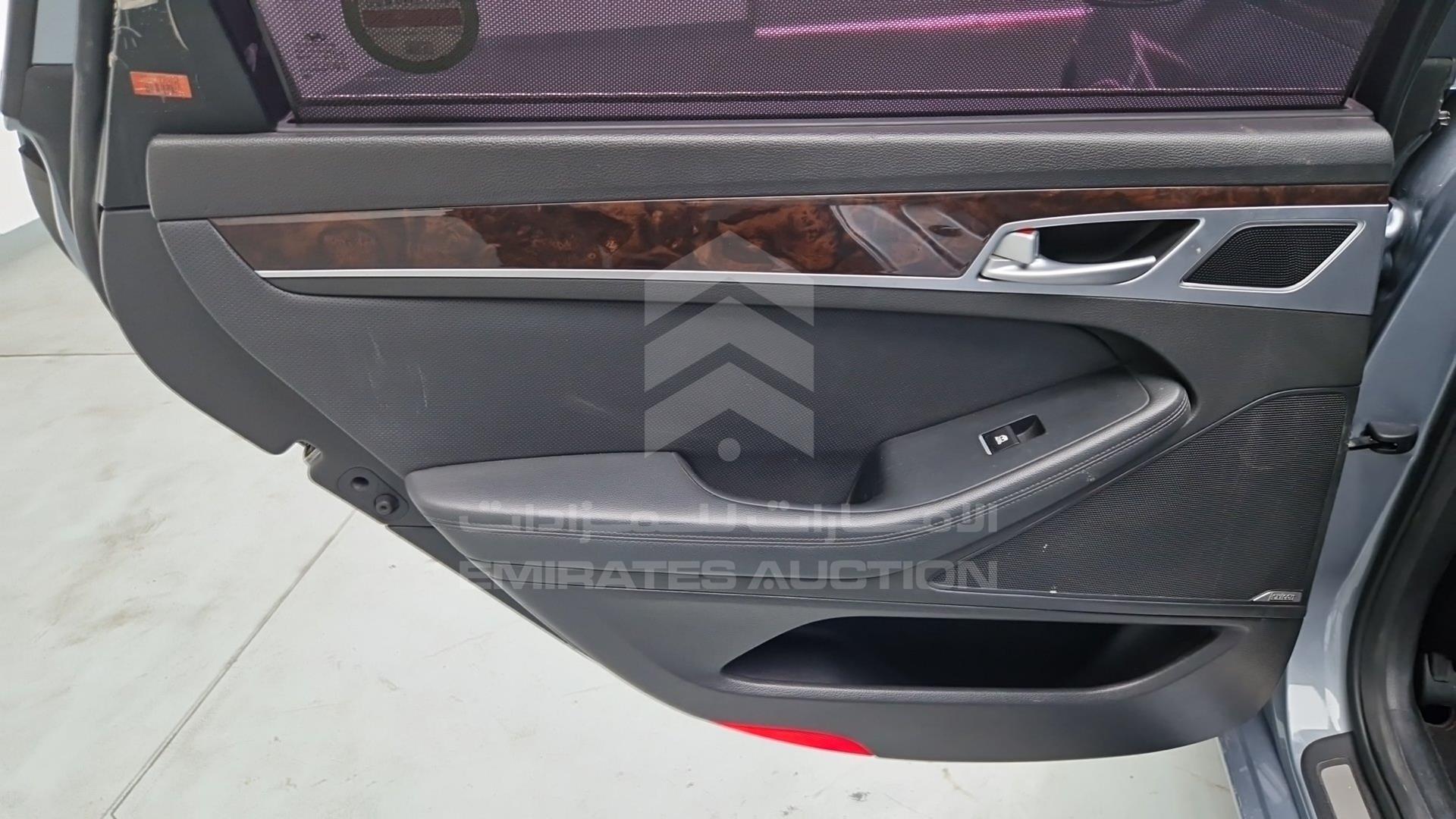 2016 HYUNDAI GENESIS VIN: KMHGM41DDGU126104