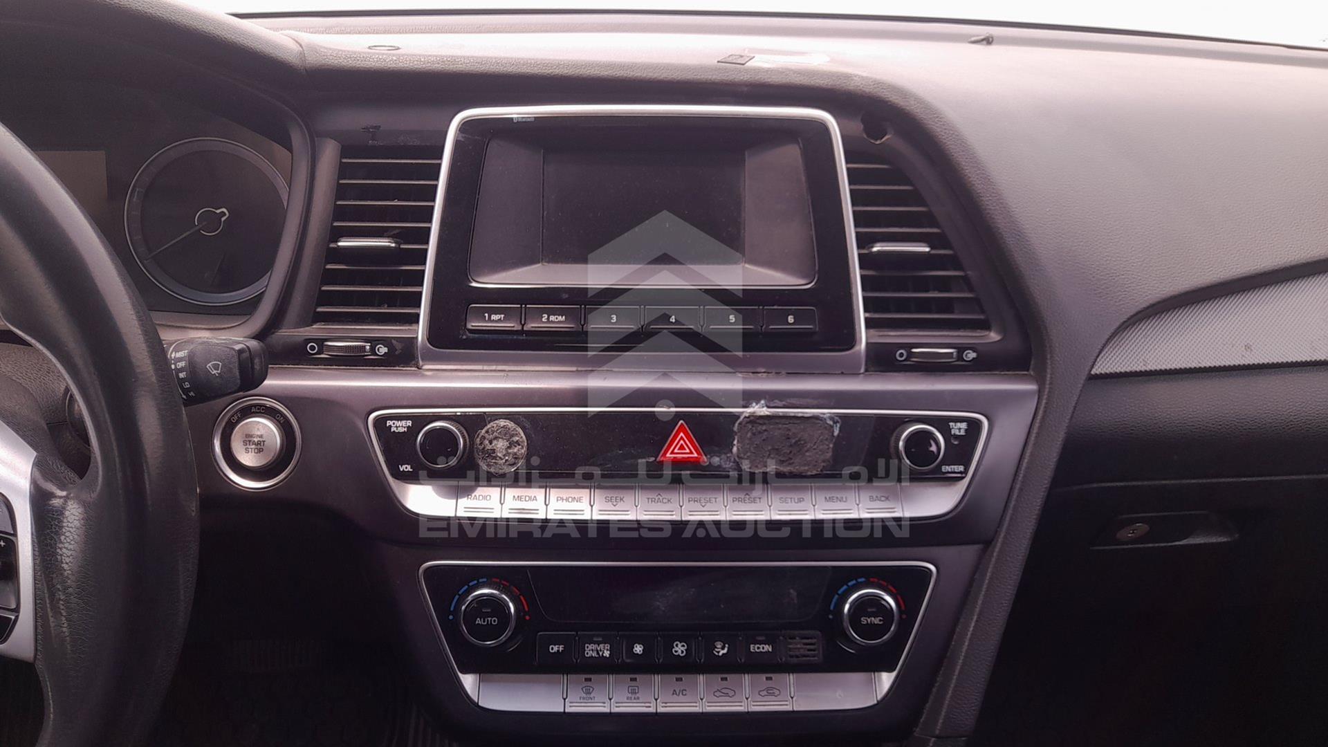 2018 HYUNDAI SONATA VIN: KMHE24132JA082126