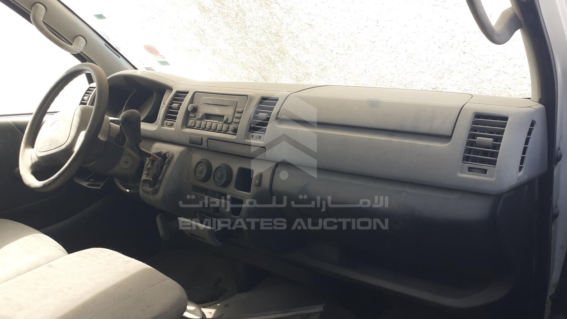 2005 TOYOTA HIACE VIN: JTGJX02P750002445