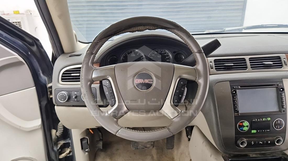 2007 GMC Yukon — Steering & Mounted Controls — Photo 15