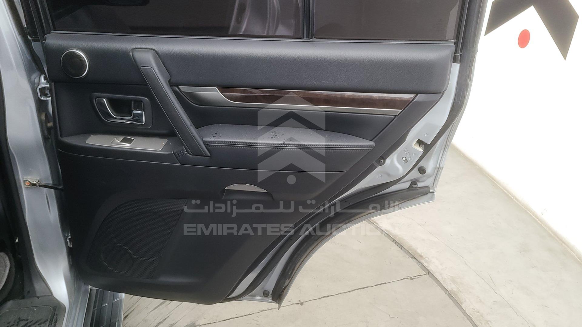 2011 MITSUBISHI PAJERO VIN: JMYLRV95WBJ704959