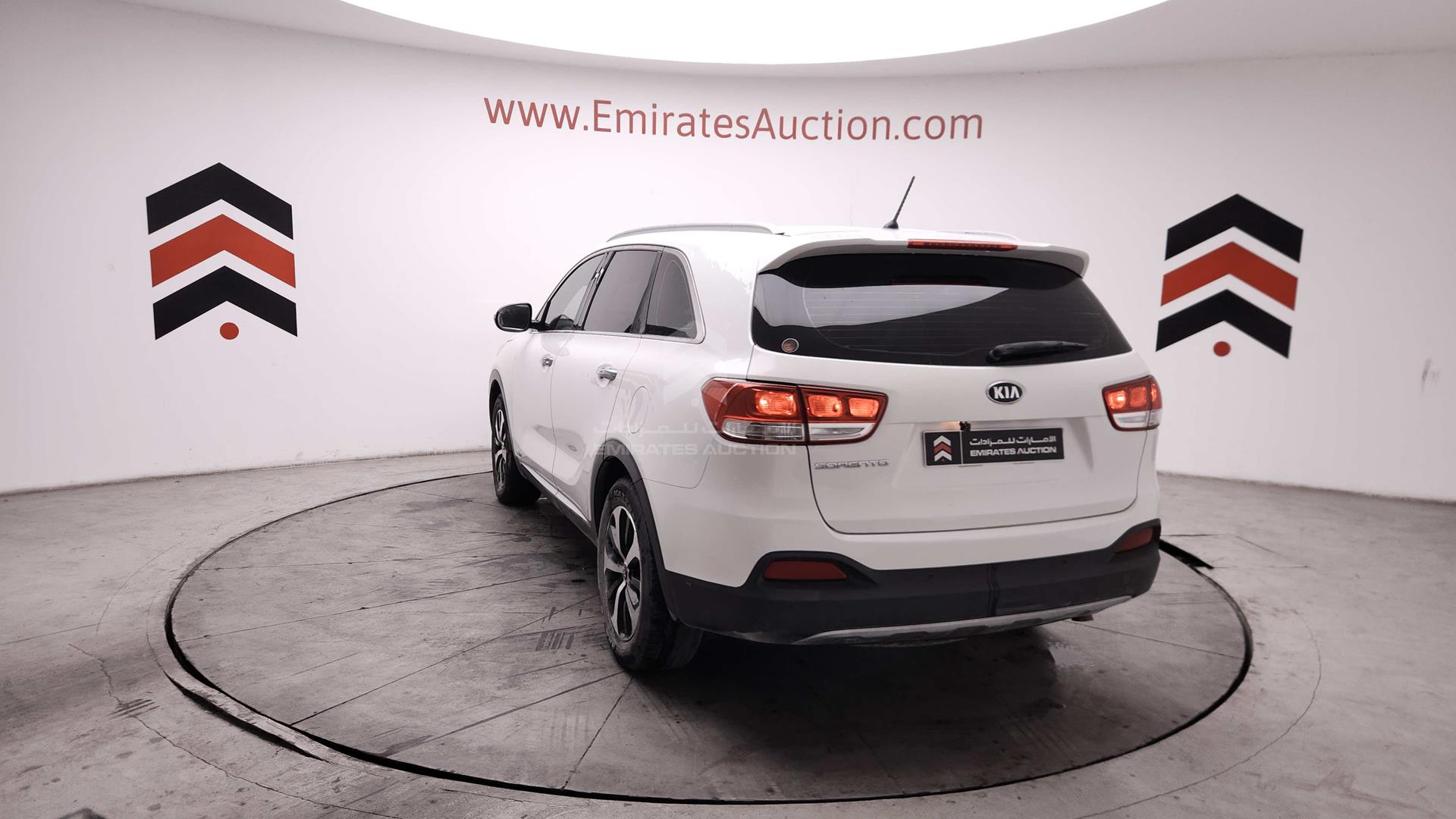 2016 KIA SORENTO VIN: KNAPH8147G5100839