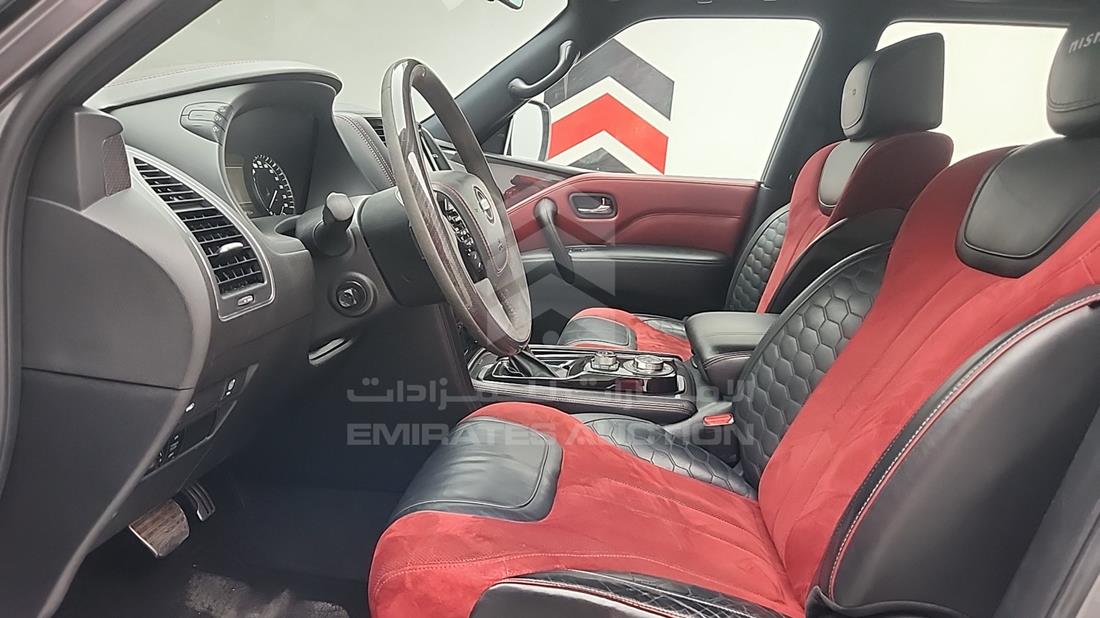 نيسان باترول نيسمو 2021 — زاوية السائق الأمامية اليسرى — صورة 15