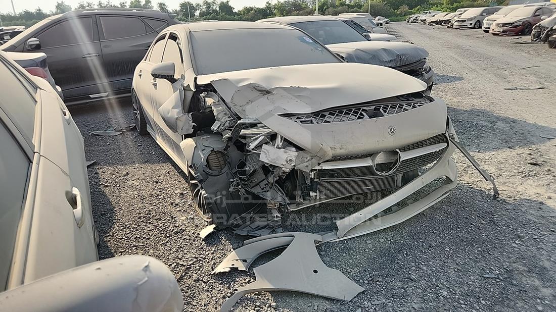 مرسيدس A220 2019 — الزاوية الأمامية اليمنى — صورة 9