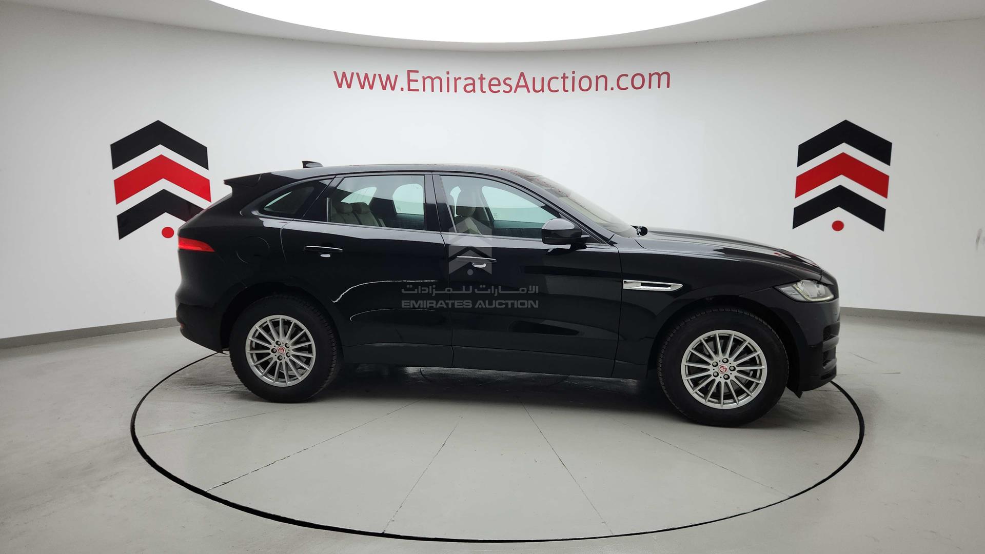 2017 JAGUAR F-PACE VIN: SADCA2BV1HA055730