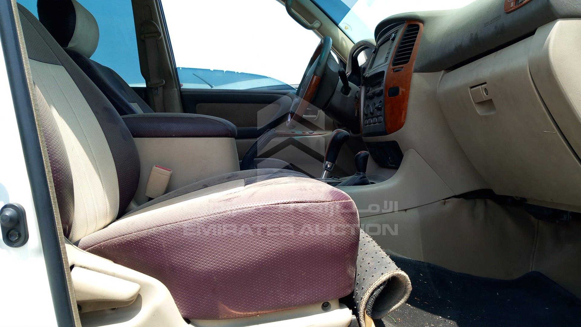2005 TOYOTA LAND CRUISER VIN: JTEHJ09J755117236