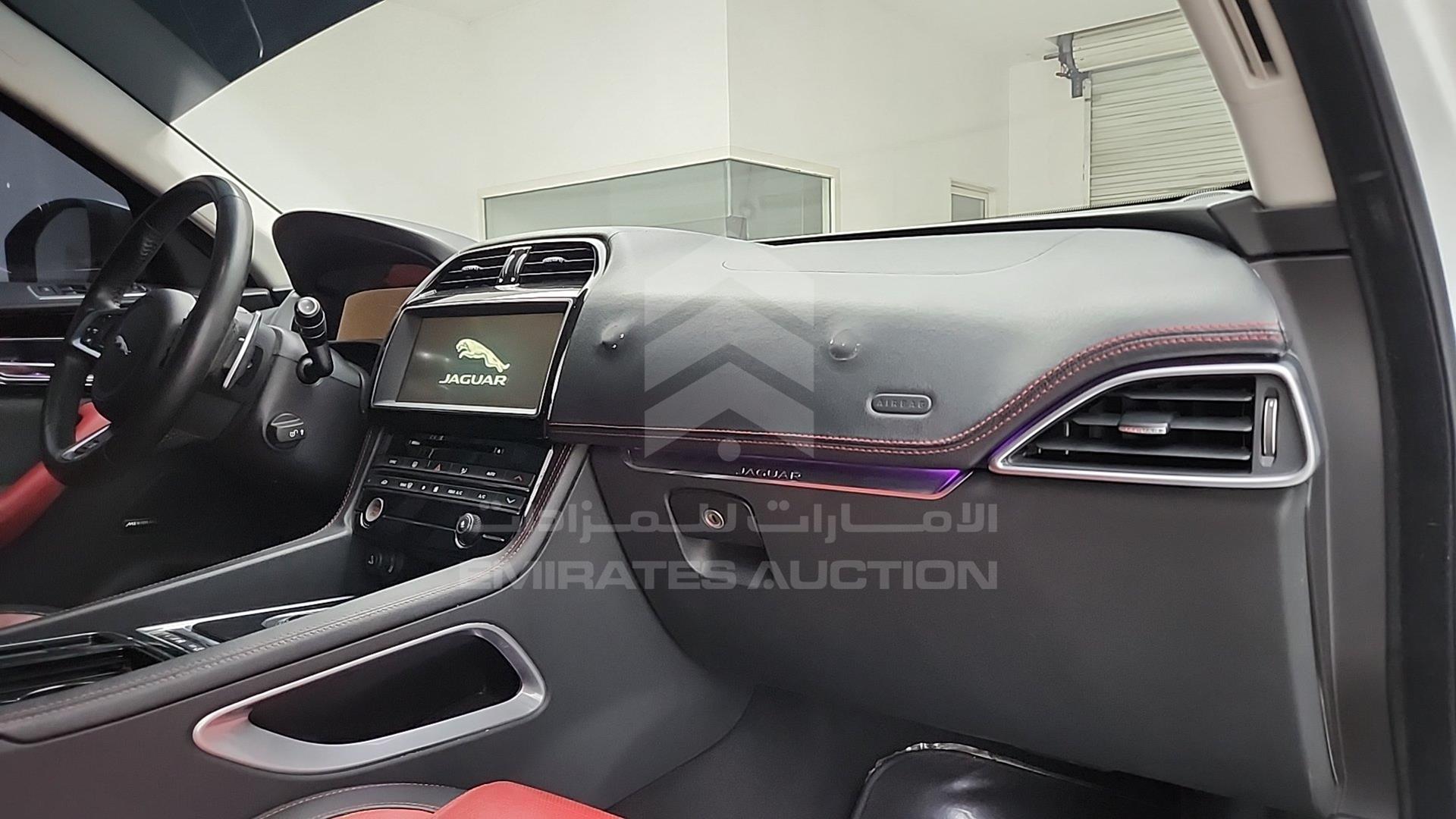 2018 JAGUAR F-PACE VIN: SADCA2BX3JA320008