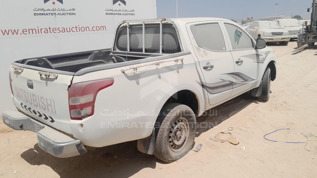 ميتسوبيشي L 200 2016 — الزاوية الخلفية اليمنى — صورة 9