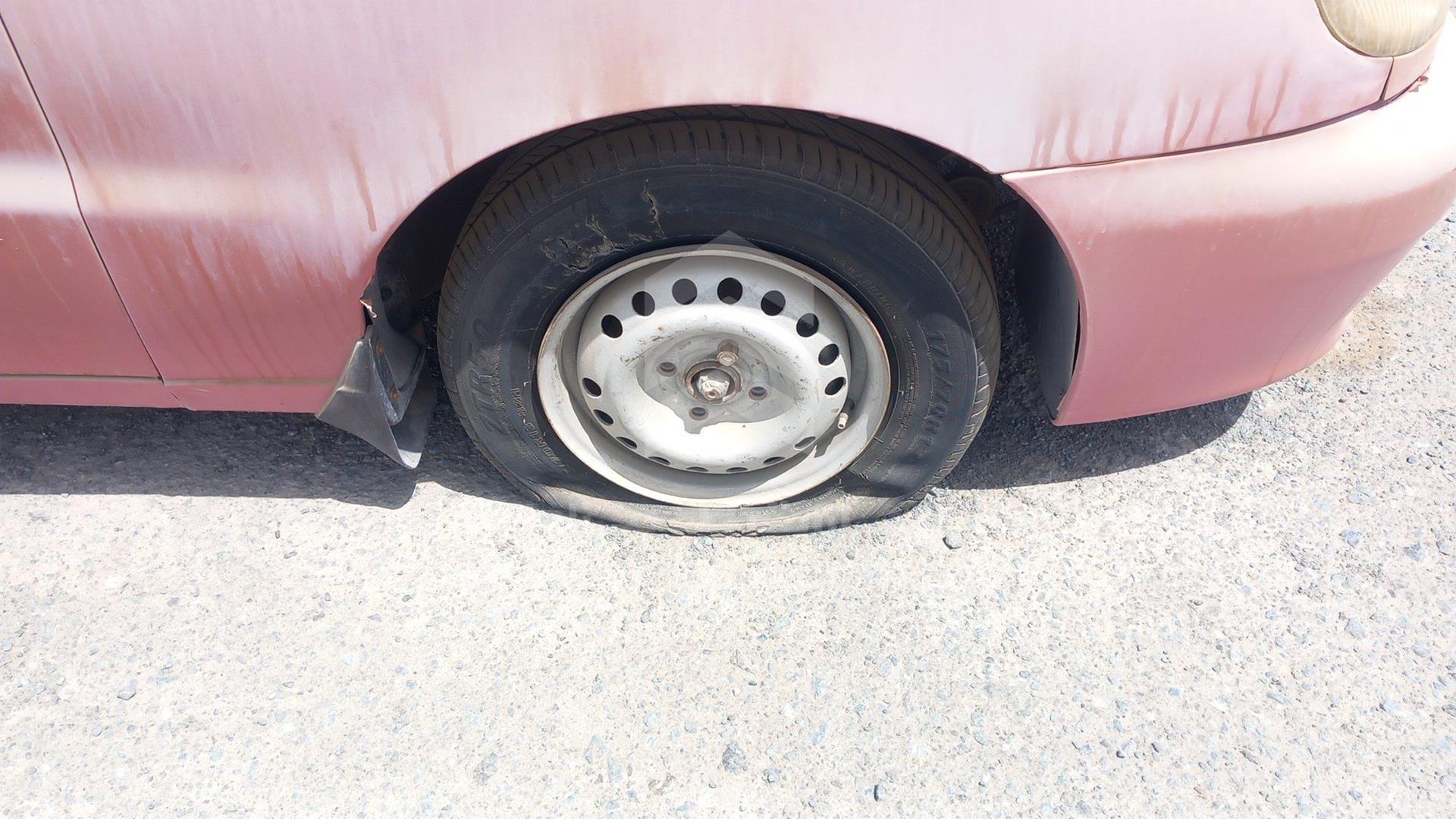 2001 DAEWOO LANOS VIN: KLATA69YE1B667403