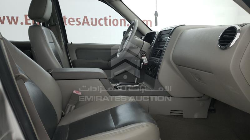 VIN: 1FMEU73E87UA45518 Auction: EmiratesAuction Lot: 405931 VIN: 1FMEU73E87UA45518 Ford Explorer 2007 SILVER Photo 24