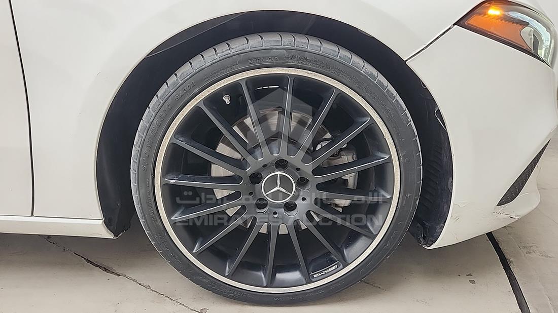 مرسيدس A220 2021 — الإطار الأمامي الأيمن — صورة 33