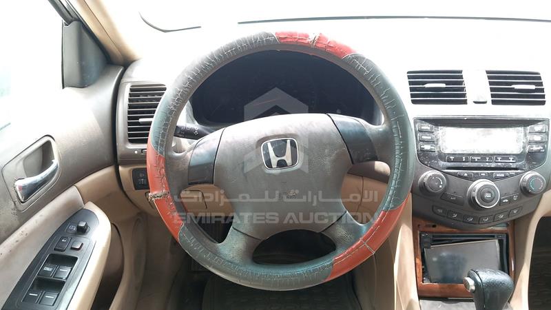 VIN: JHMCM56563C403354 Auction: EmiratesAuction Lot: 404966 VIN: JHMCM56563C403354 Honda Accord 2003 WHITE Photo 14