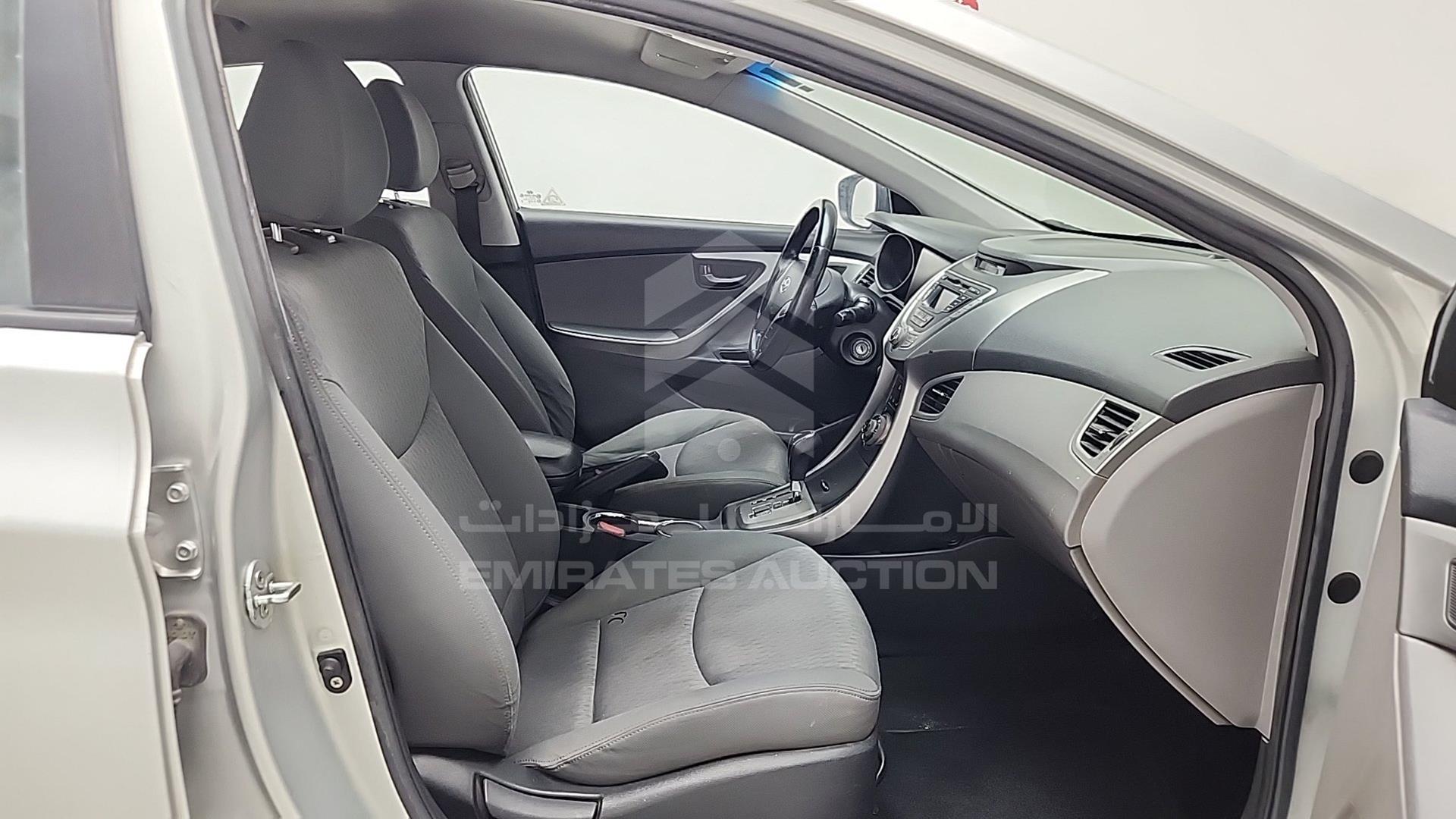 2014 HYUNDAI ELANTRA VIN: KMHDG41C5EU823807
