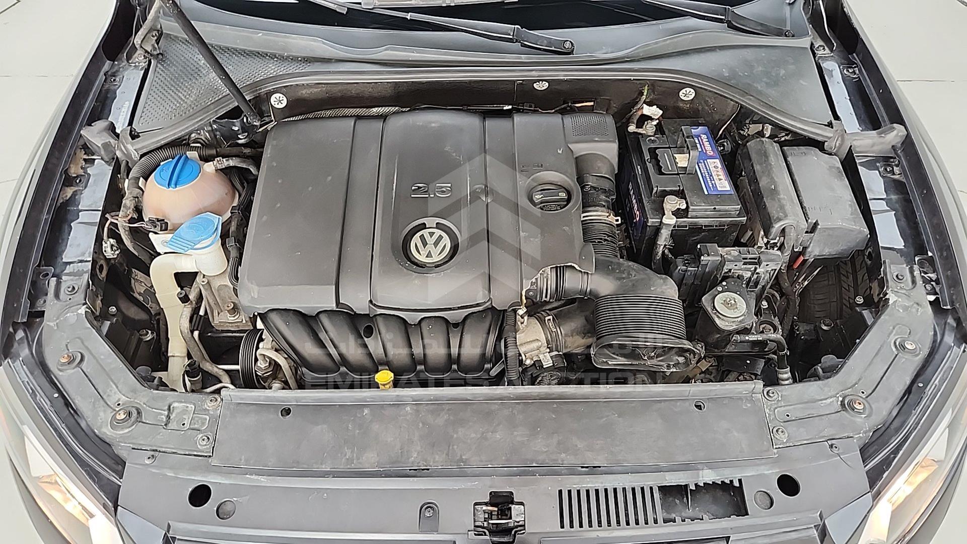 2015 VOLKSWAGEN PASSAT VIN: WVWCR7A38FC001182