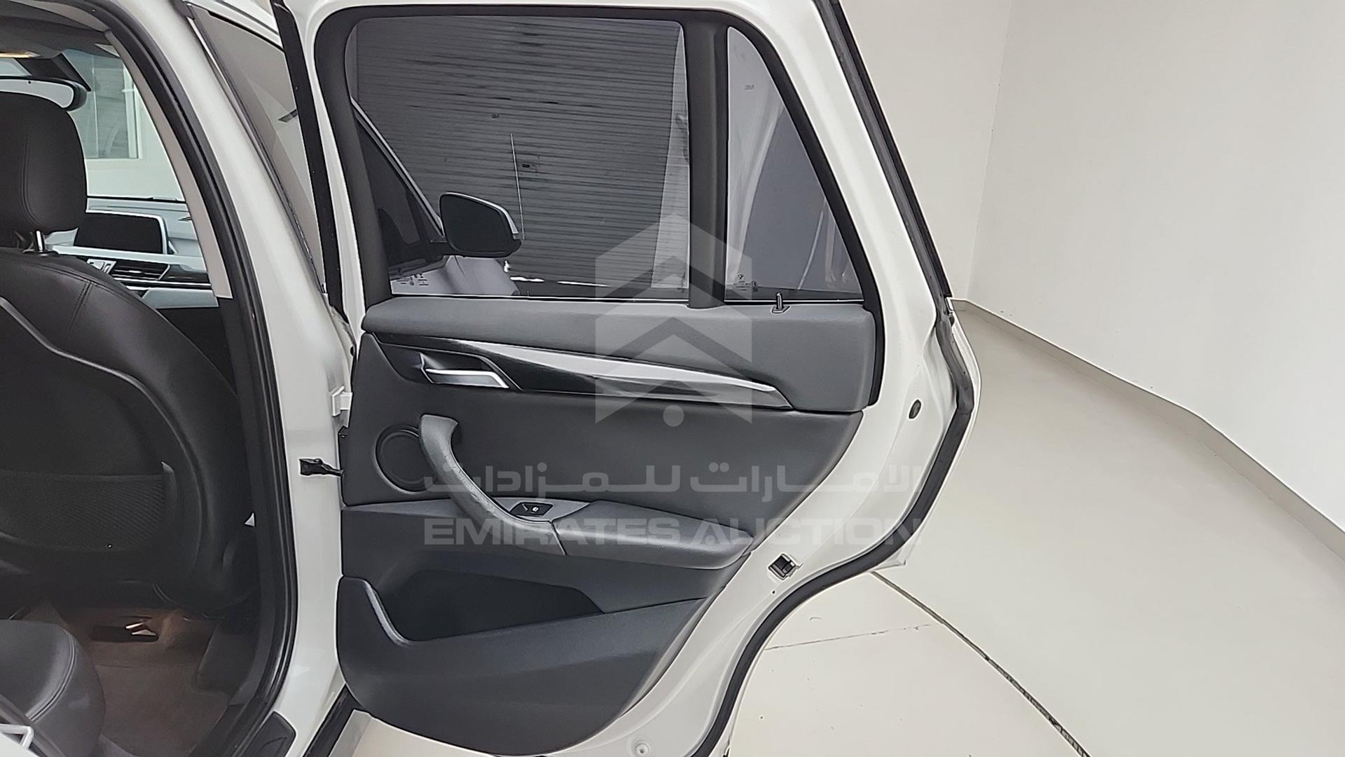 2018 BMW X1 VIN: WBAJG3106JEE24237