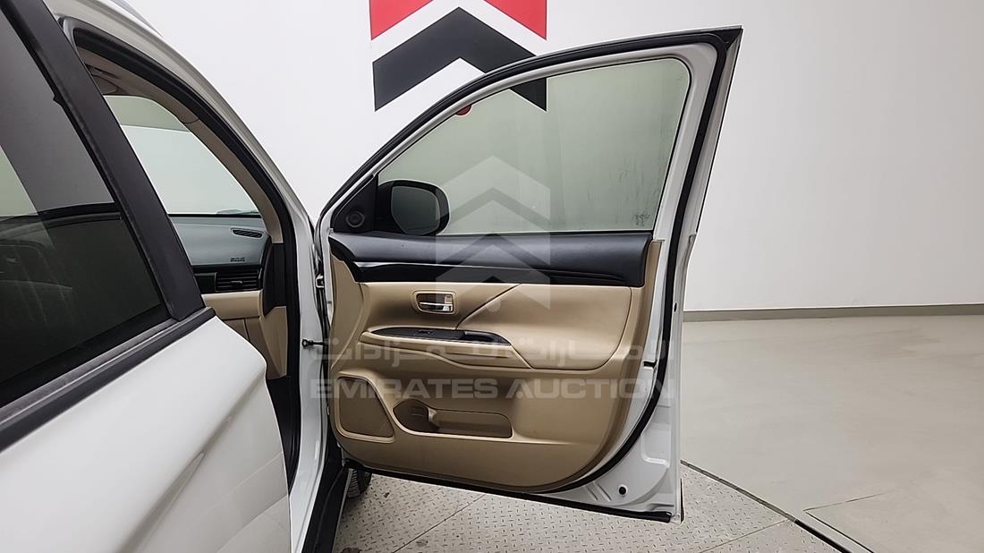 2021 Mitsubishi Outlander — Front Right Door — Photo 26