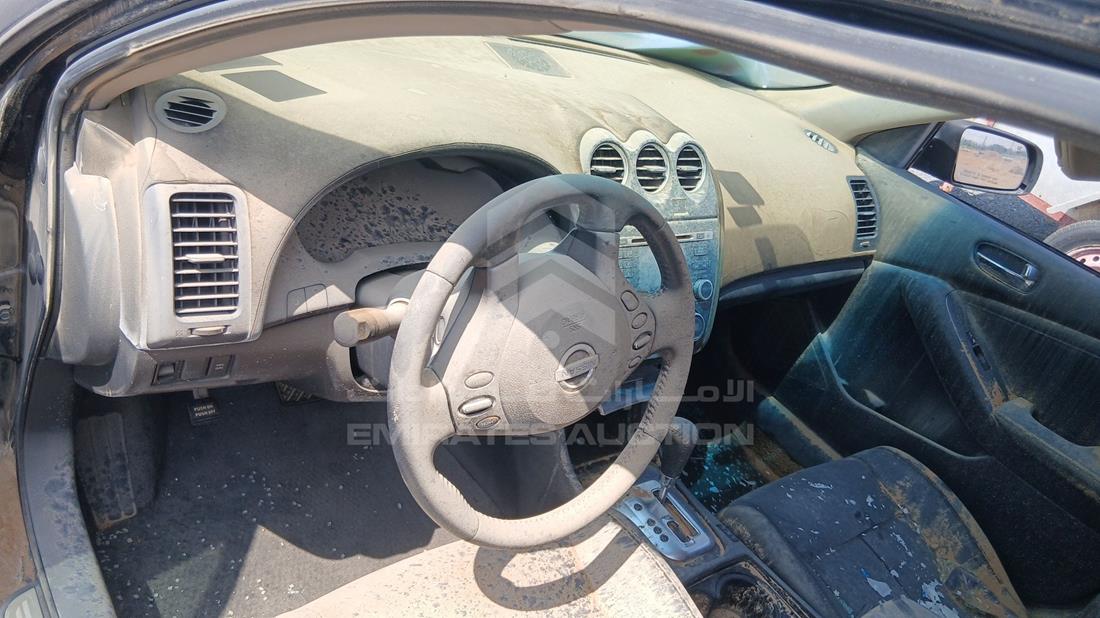 نيسان التيما 2010 — زاوية واجهة السائق الأمامية اليسرى — صورة 10