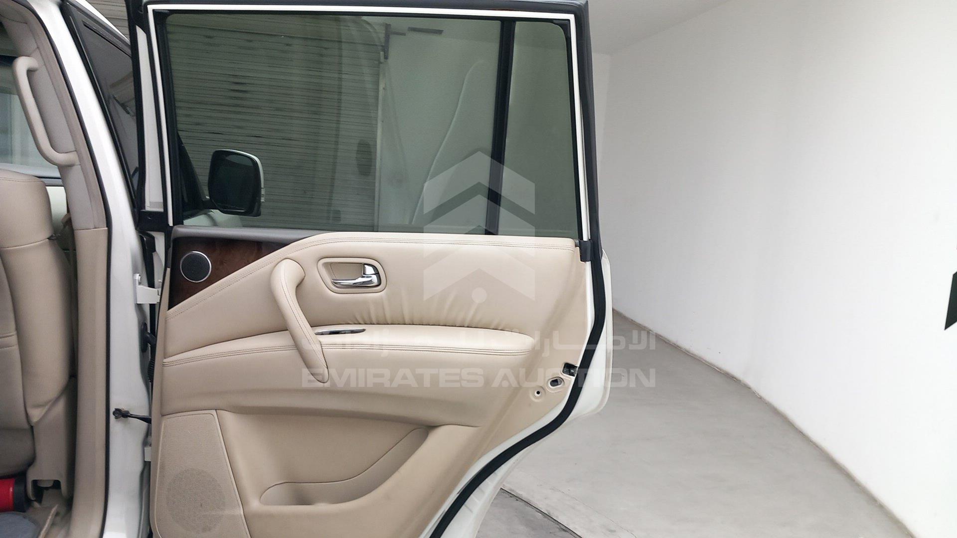 2011 INFINITI QX56 VIN: JNRAZ25Y6B9000720