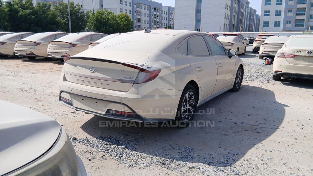 2021 Hyundai Sonata Hybrid — Rear Right Angle — Photo 9