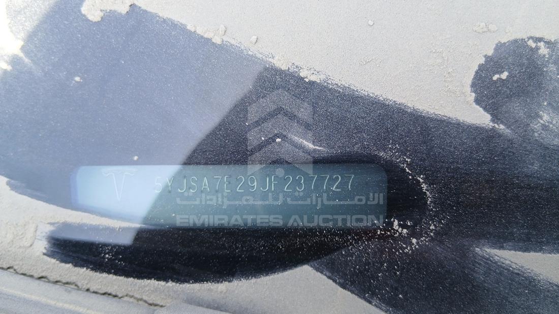 تيسلا موديل اس 2018 — رقم الشاسيه على الهيكل — صورة 4