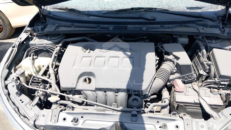 RKLBL9HE7F5236244 Auction: EmiratesAuction Lot: 408508 RKLBL9HE7F5236244 Toyota Corolla 2015 GREY Photo 29