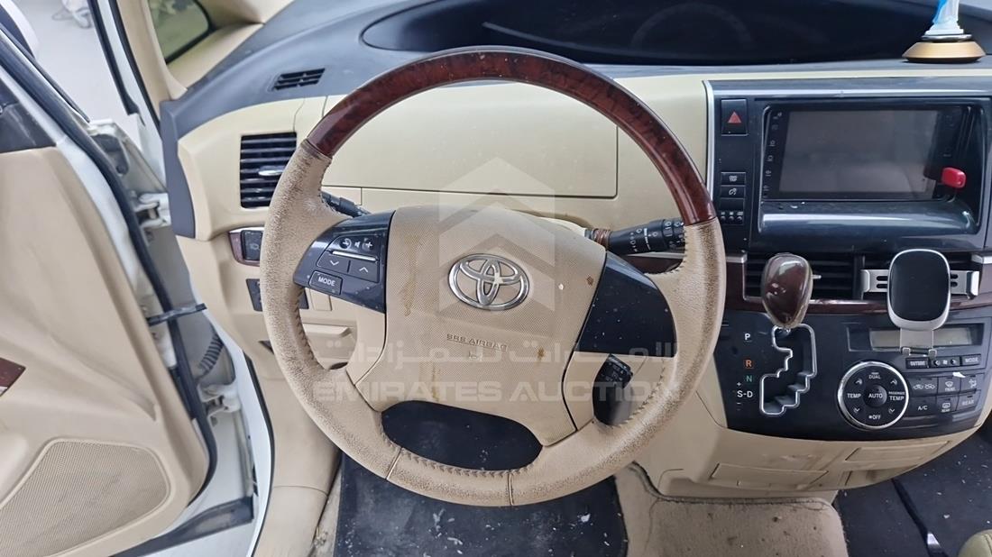 2015 Toyota Previa — Steering & Mounted Controls — Photo 17