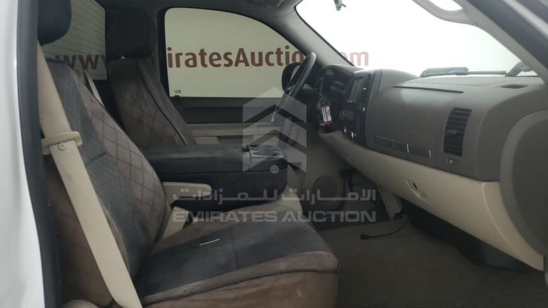 VIN: 1GCNK9E04CZ330267 Auction: EmiratesAuction Lot: 345598 1GCNK9E04CZ330267 Chevrolet Silverado 2012 WHITE Photo 20