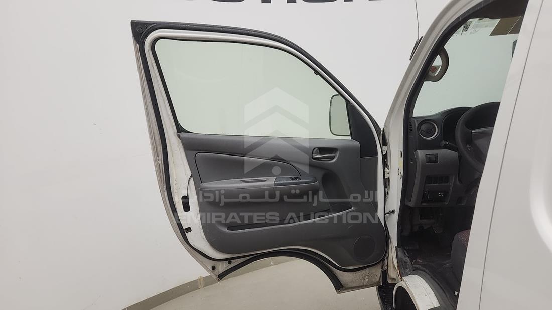 نيسان أورفان 2013 — الباب الأمامي الأيسر — صورة 5