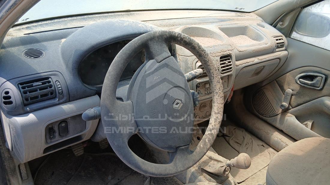 2005 Renault Clio — Full Dashboard View — Photo 14
