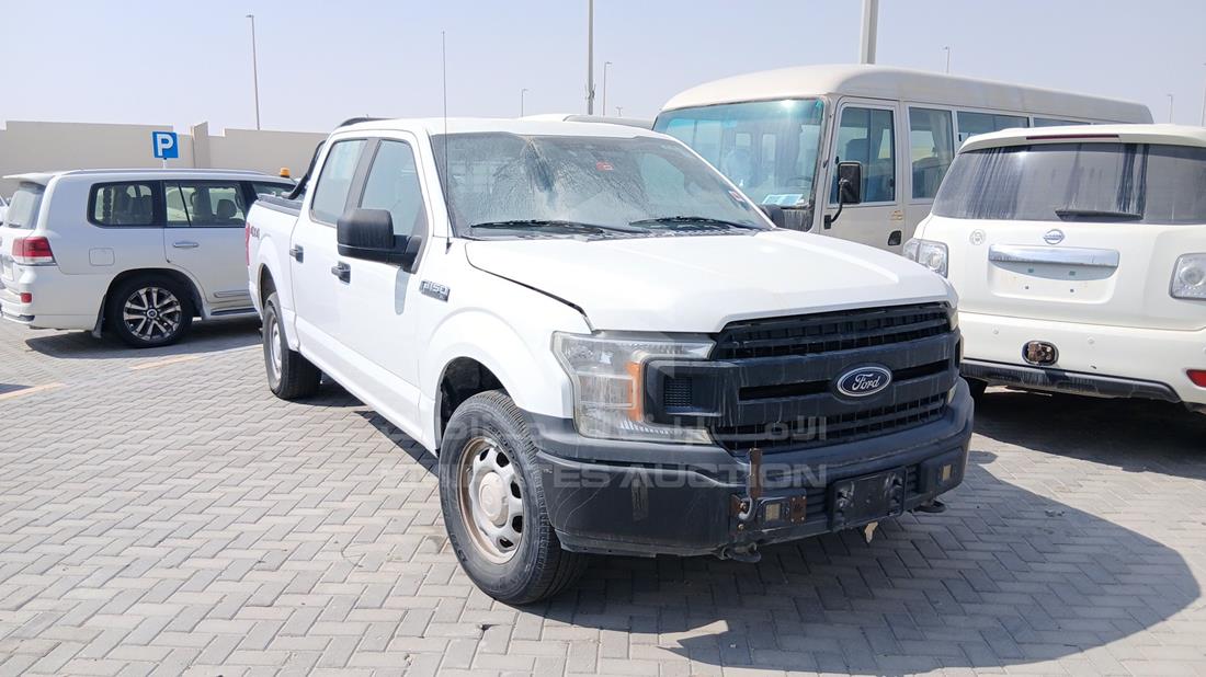 فورد اف 150 2019 — الزاوية الأمامية اليمنى — صورة 9