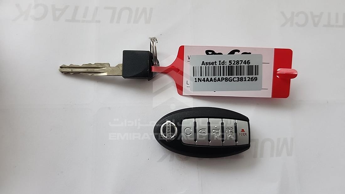 2016 Nissan Maxima — Keys — Photo 6